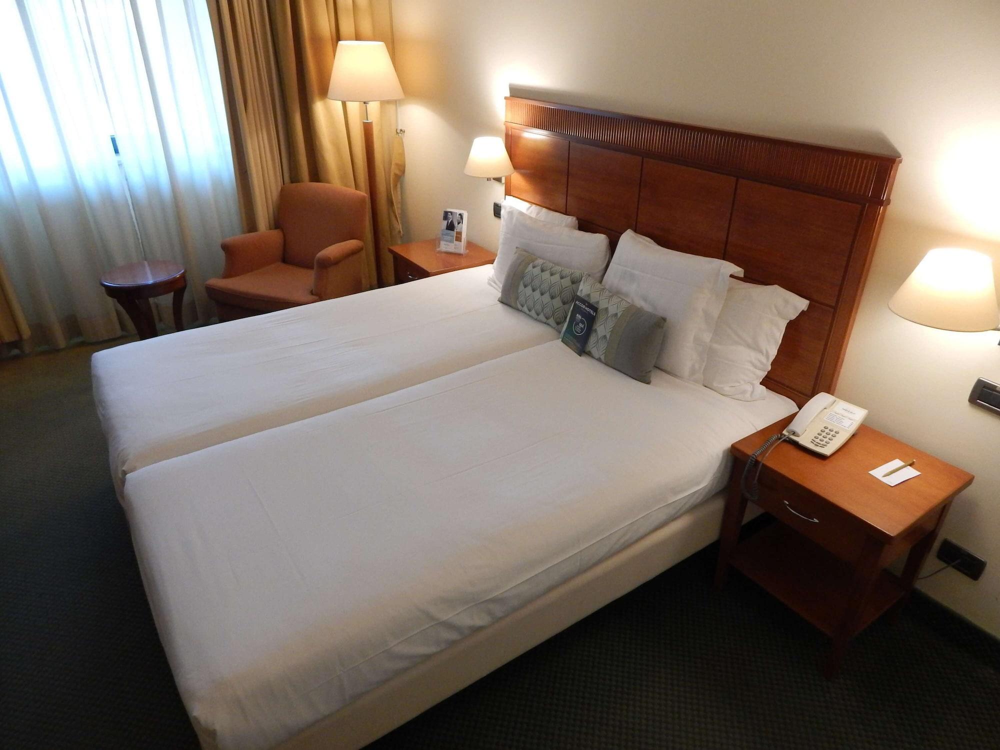 Mercure Leonardo Da Vinci Rome Airport Fiumicino Exterior photo