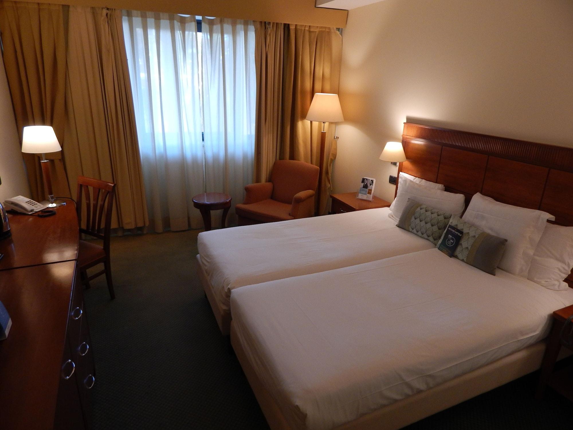 Mercure Leonardo Da Vinci Rome Airport Fiumicino Exterior photo
