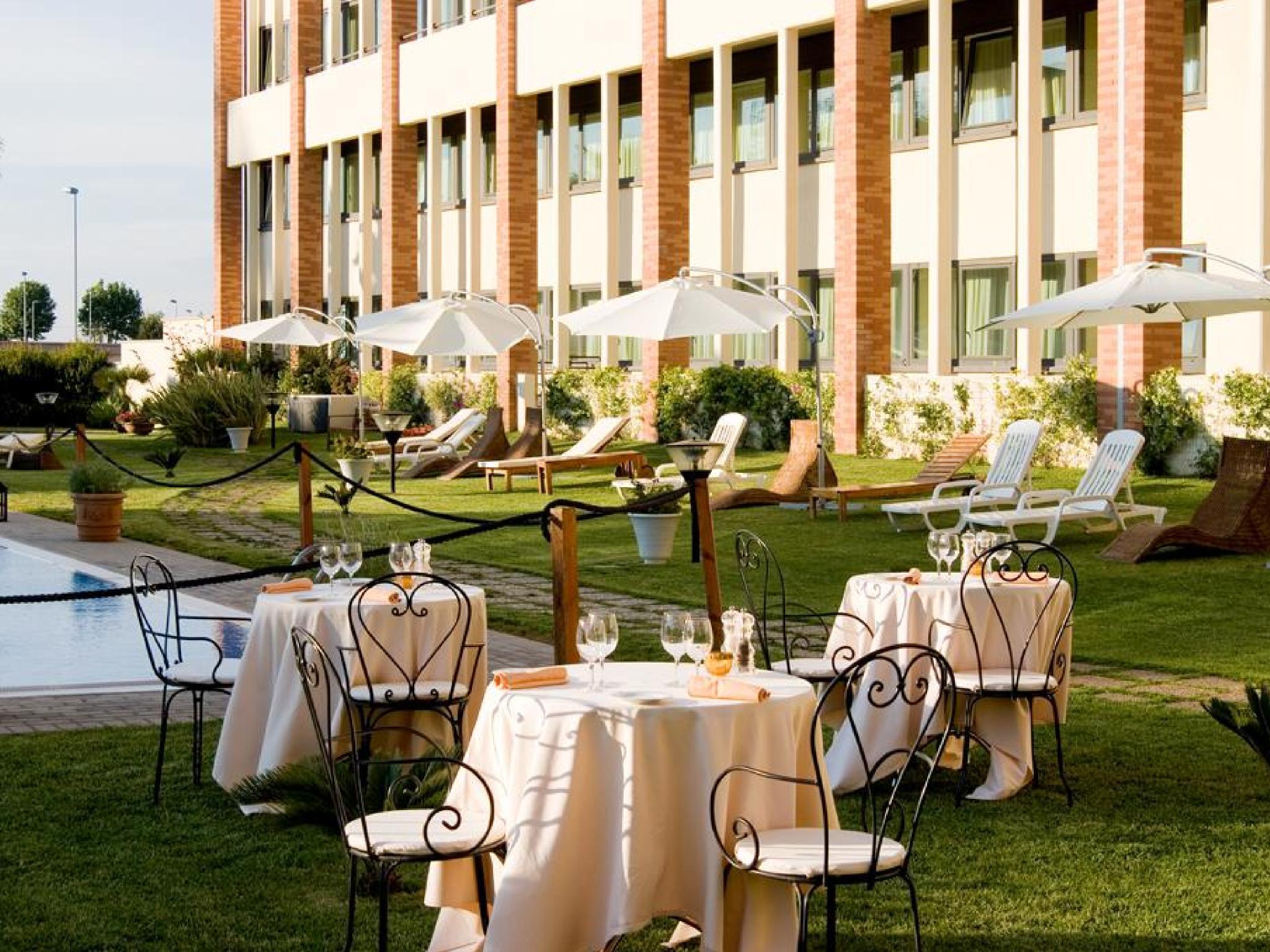 Mercure Leonardo Da Vinci Rome Airport Fiumicino Exterior photo