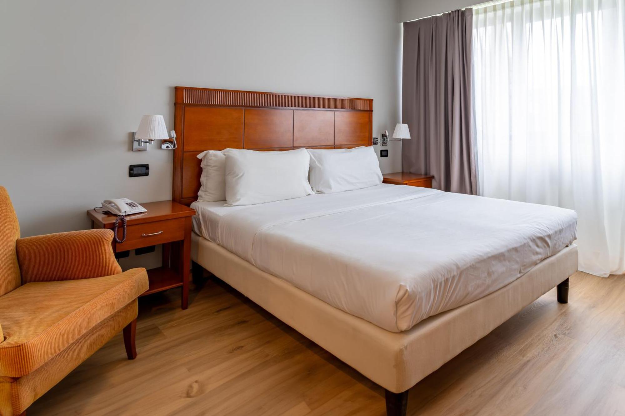 Mercure Leonardo Da Vinci Rome Airport Fiumicino Exterior photo