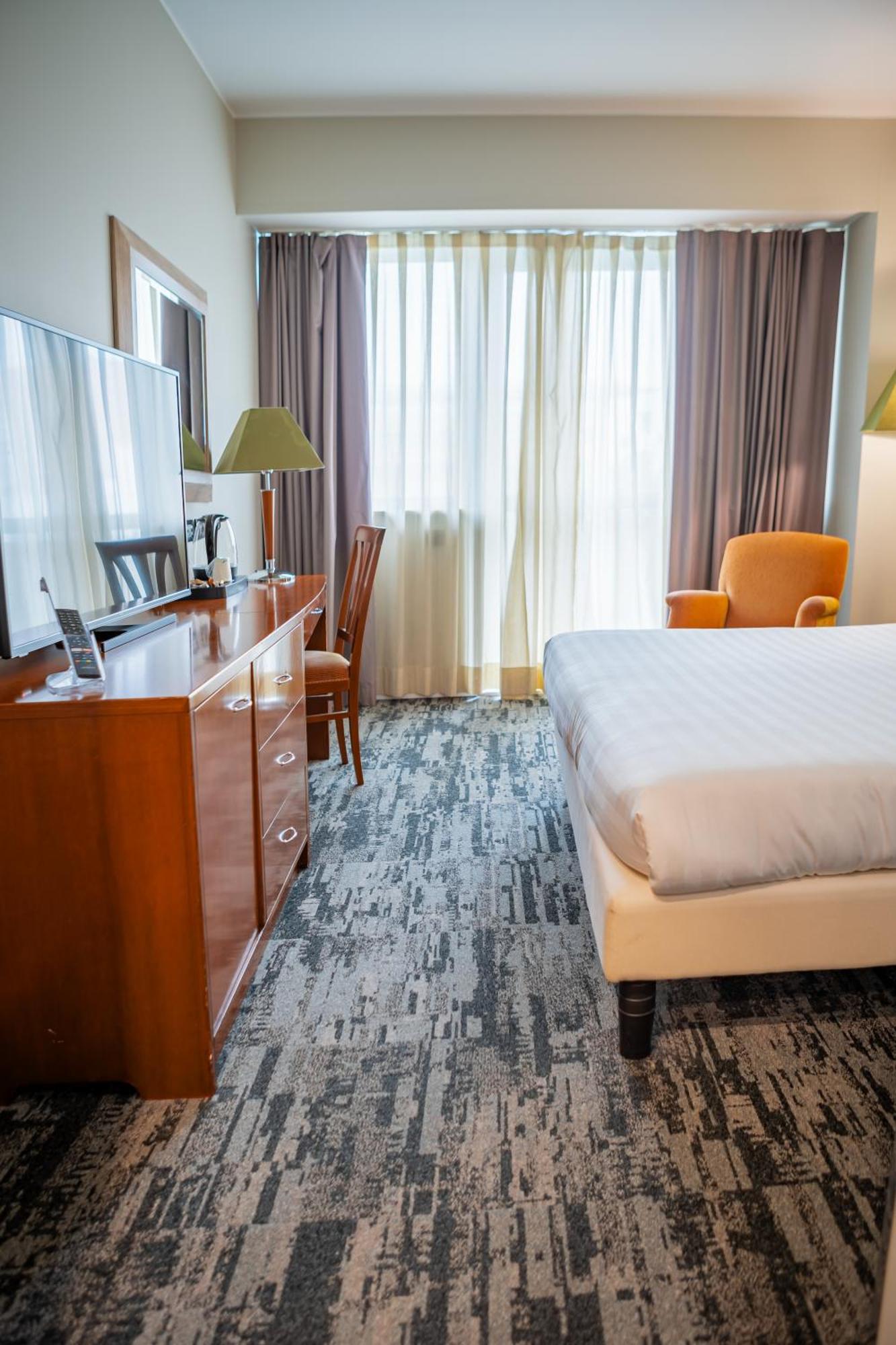 Mercure Leonardo Da Vinci Rome Airport Fiumicino Exterior photo