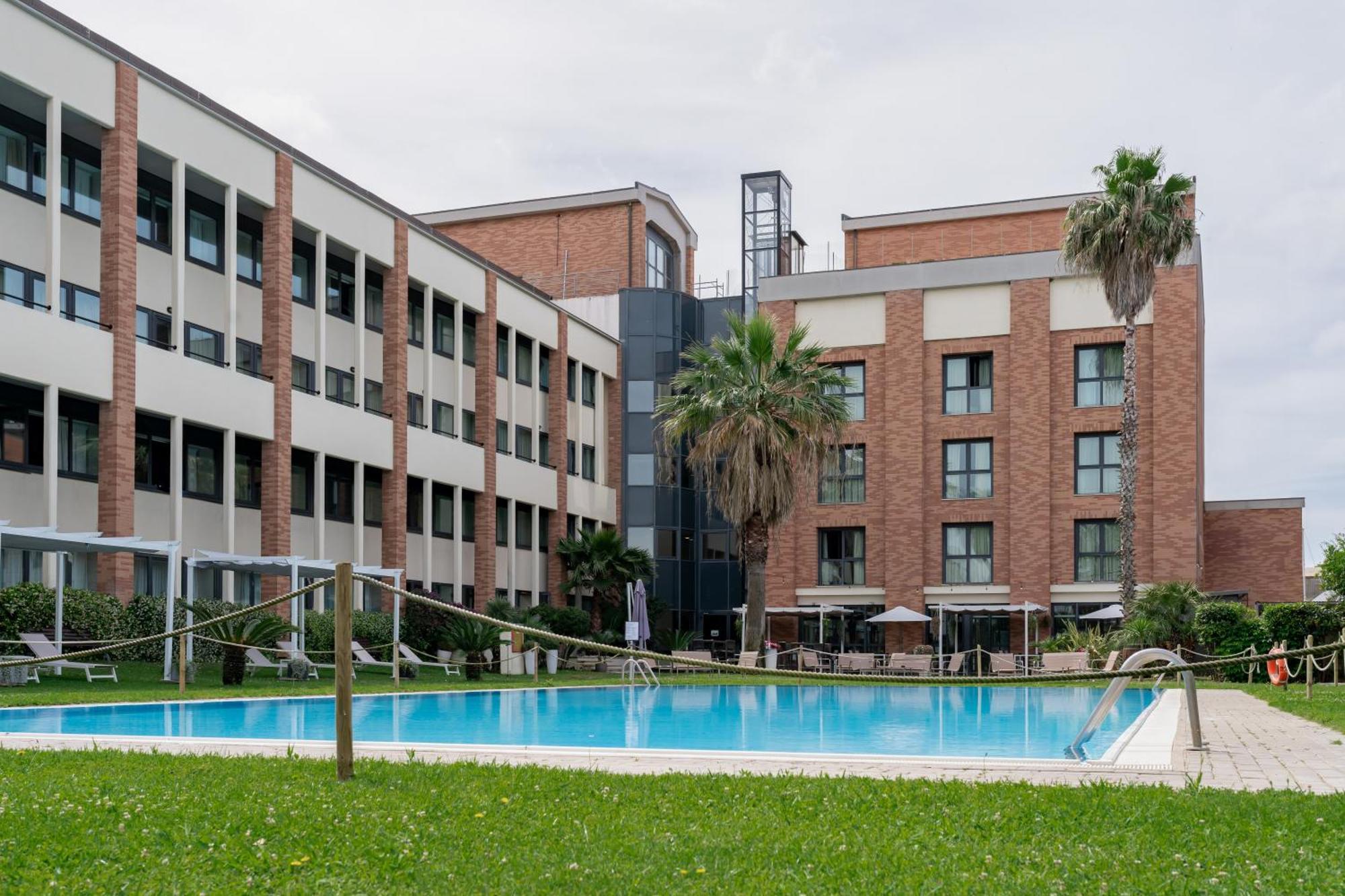 Mercure Leonardo Da Vinci Rome Airport Fiumicino Exterior photo