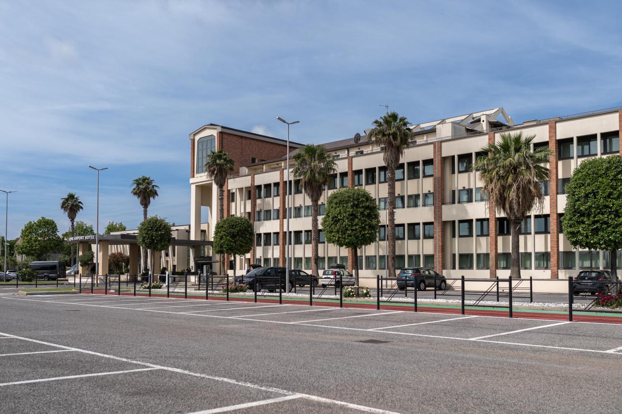 Mercure Leonardo Da Vinci Rome Airport Fiumicino Exterior photo
