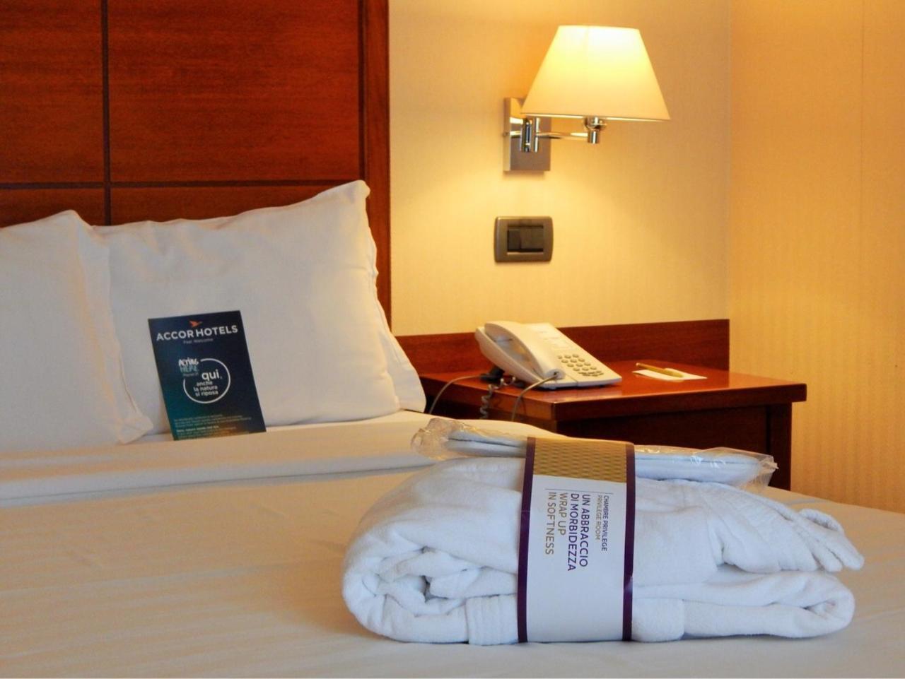 Mercure Leonardo Da Vinci Rome Airport Fiumicino Exterior photo