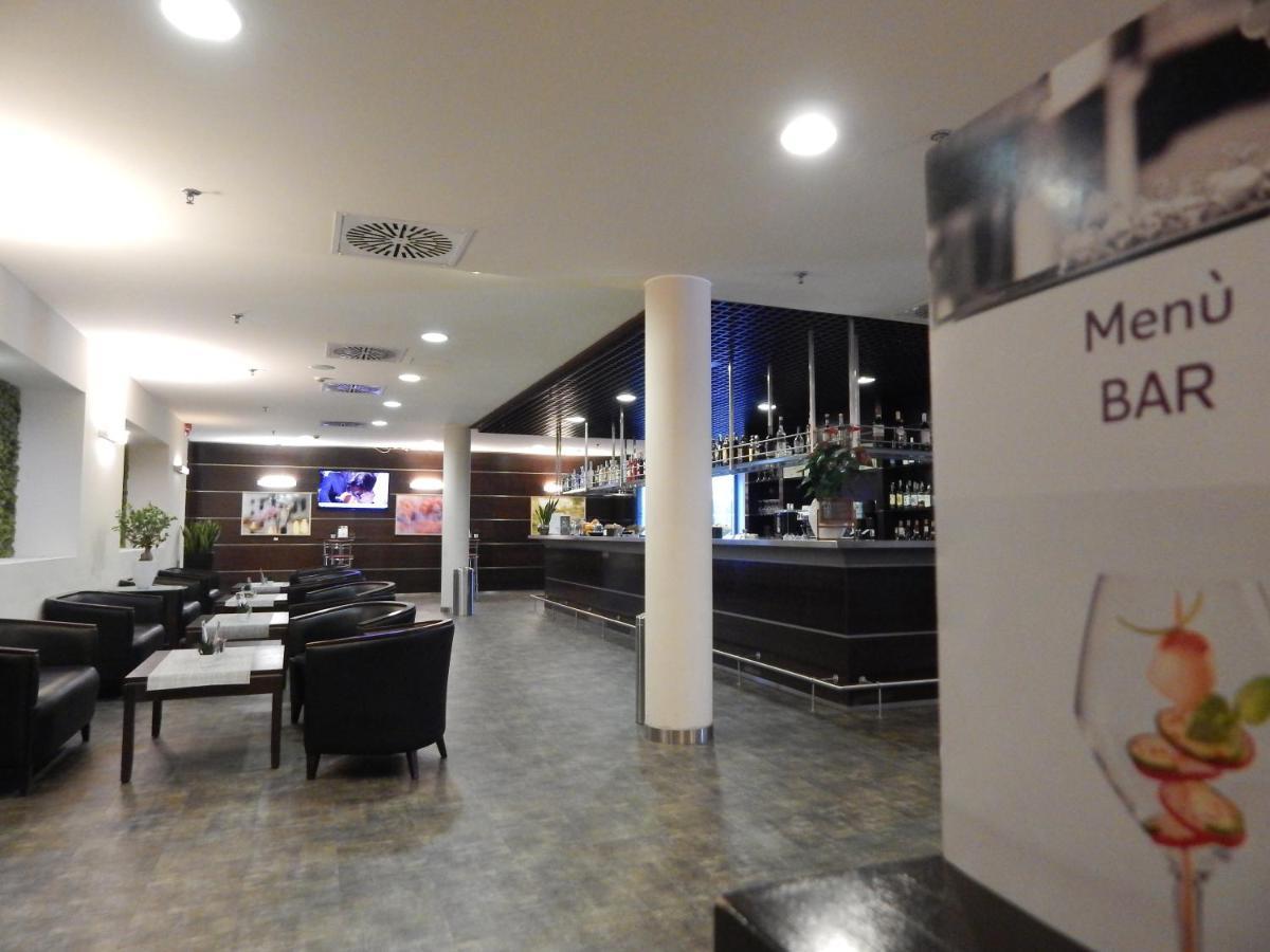 Mercure Leonardo Da Vinci Rome Airport Fiumicino Exterior photo